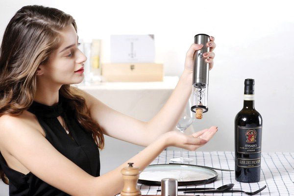 Các Cách Mở Rượu Vang Hiện Đại